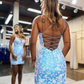 Süßes, figurbetontes Homecoming-Kleid mit V-Ausschnitt und hellblauer Spitze und Pailletten nv718
