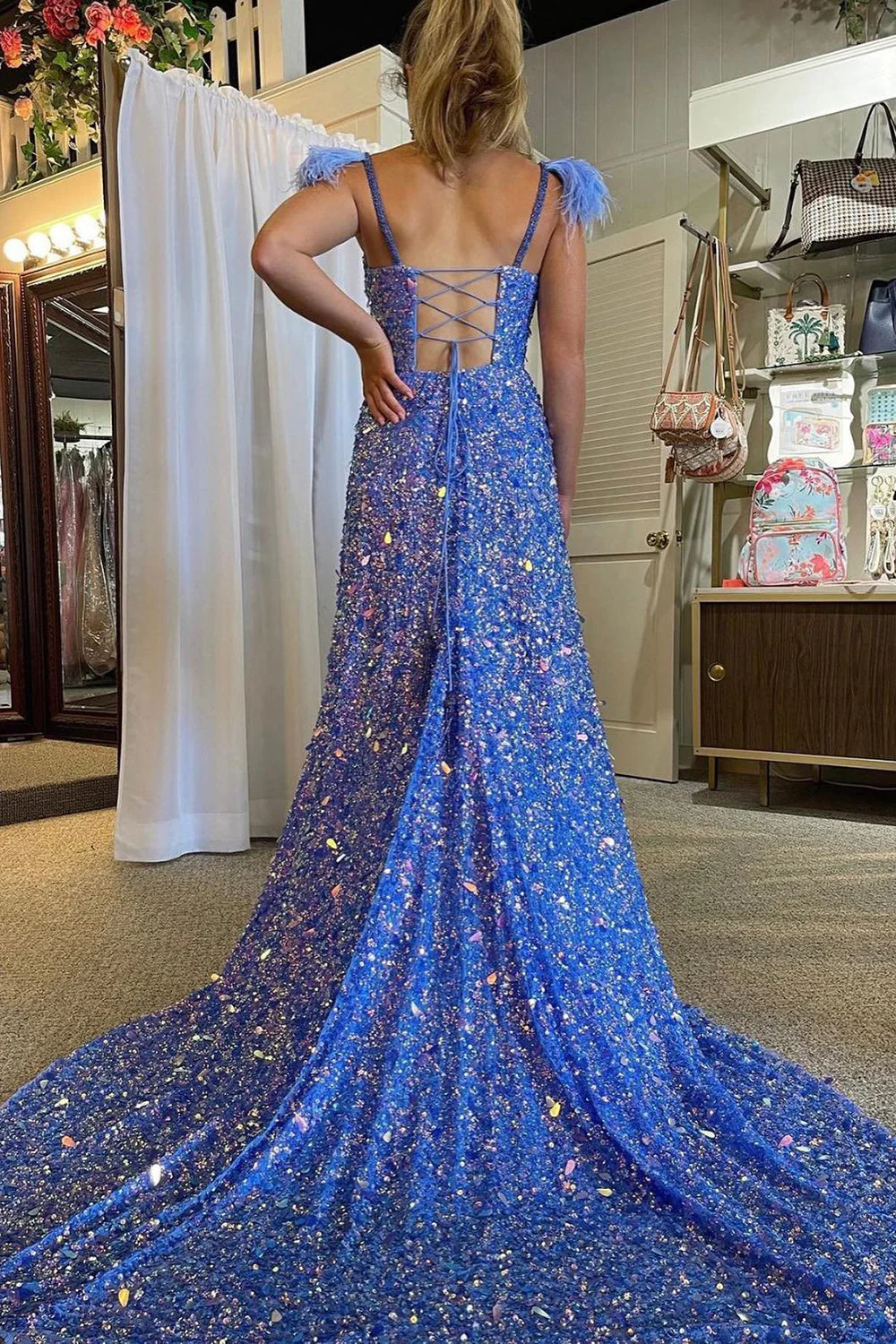 A-Linie Spaghettiträger Blau Pailletten Langes Ballkleid mit Federn nv676