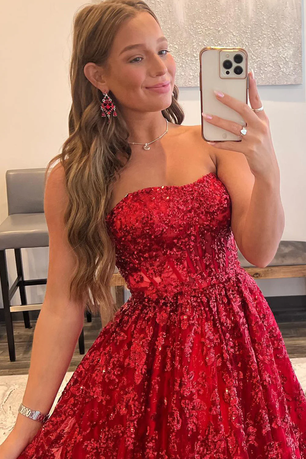 Funkelndes, rotes, langes Ballkleid mit Taschen nv638