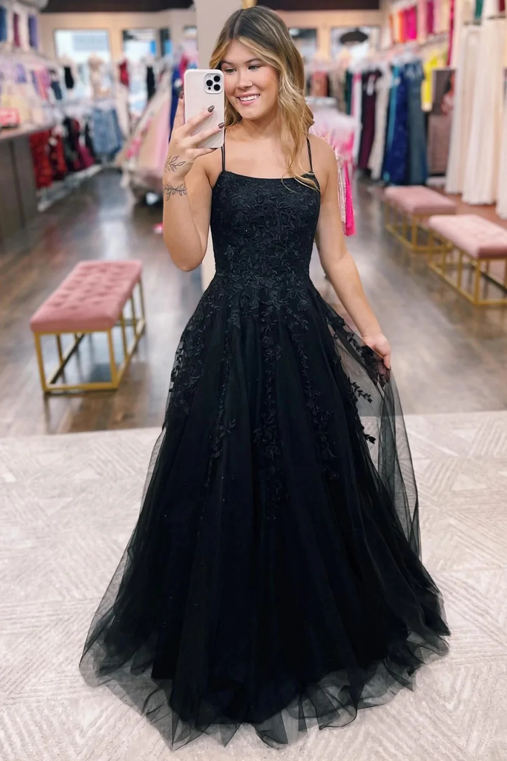 Robe de bal longue noire en tulle avec dentelle nv658