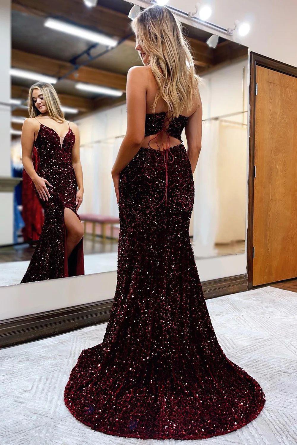 Robe de bal sirène noire à lacets dans le dos et sequins avec fente nv631