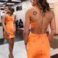 Süßes, orangefarbenes, enges Satin-Homecoming-Kleid mit Wasserfallausschnitt, kurzes Ballkleid nv726