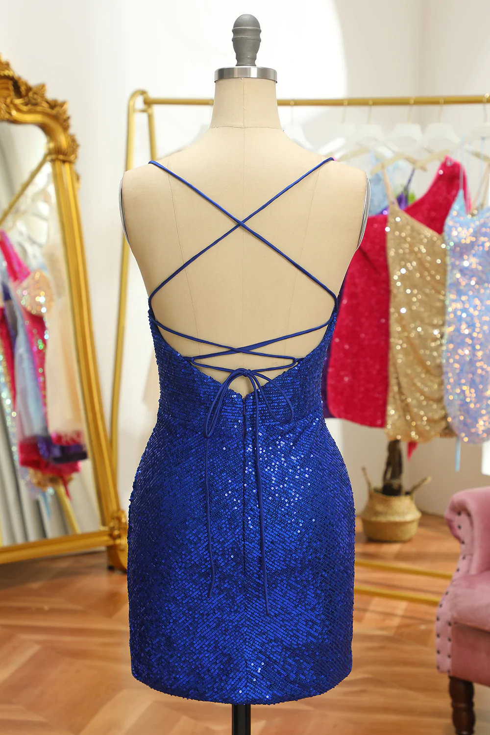 Blaues, rückenfreies, kurzes Homecoming-Kleid mit Pailletten nv628