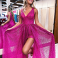 Perlenbesetztes Ballkleid aus fuchsiafarbenem, plissiertem Tüll mit V-Ausschnitt und Seitenschlitz nv781