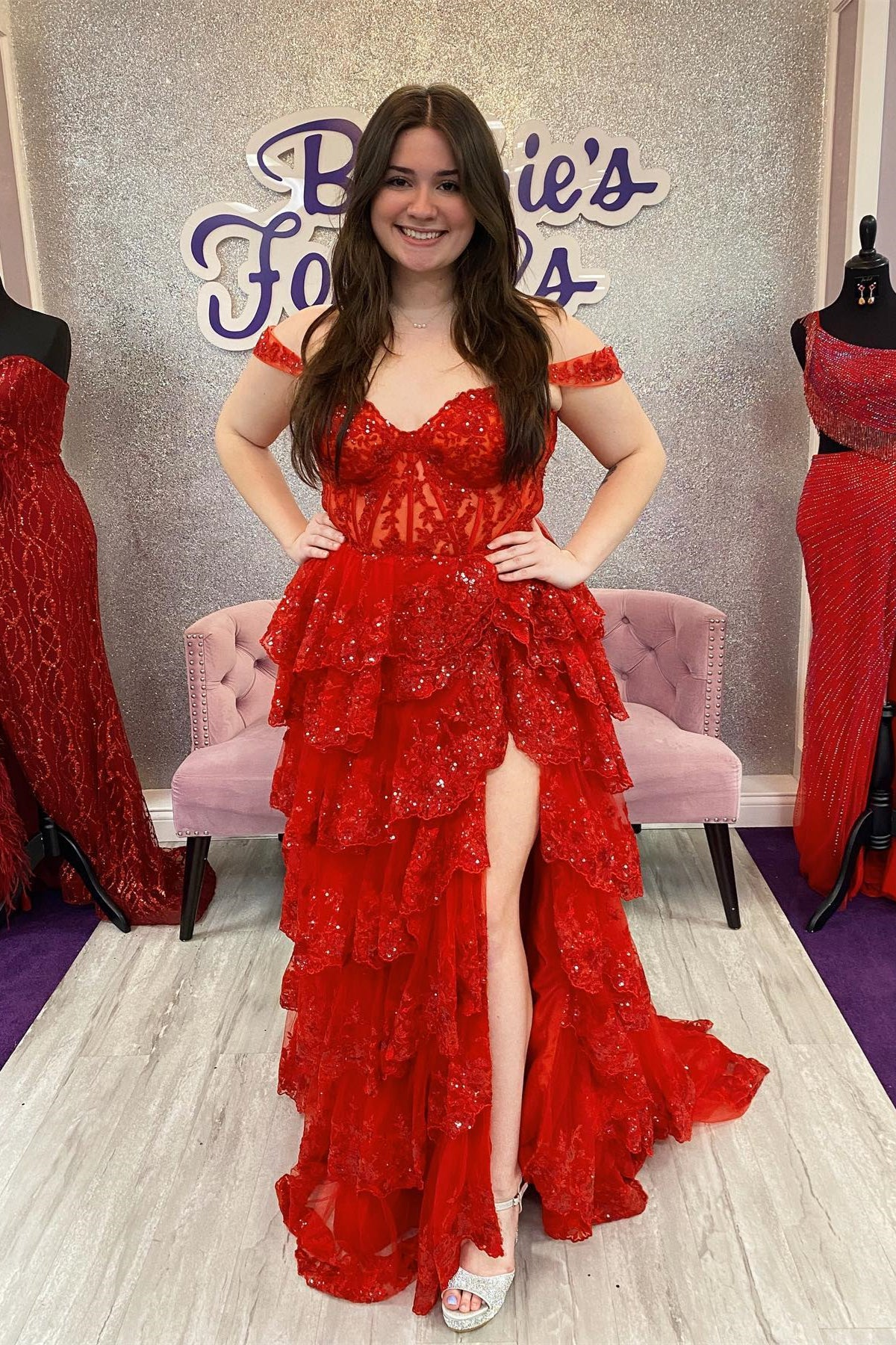 Robe de bal longue bleu clair en dentelle avec décolleté en cœur et fente nv857