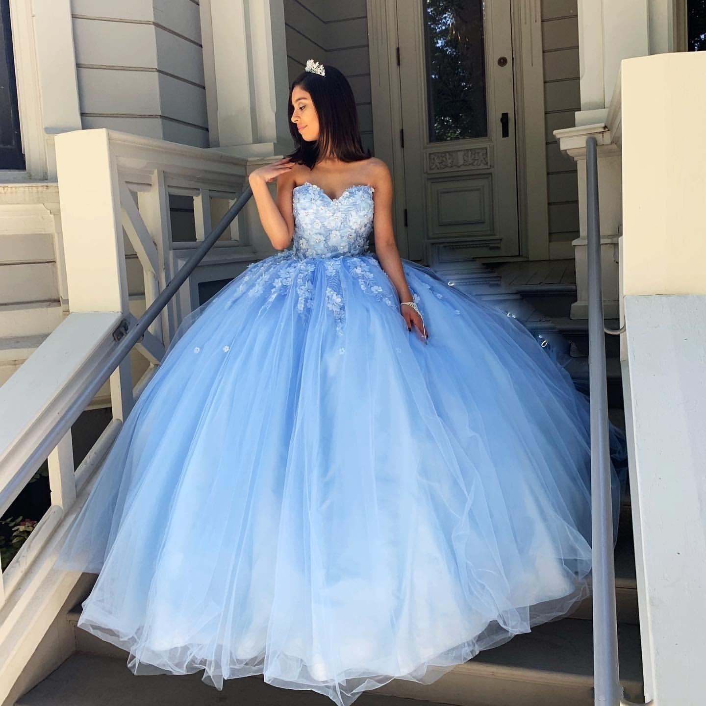 Himmelblaue Prinzessin Sexy Spitze Quinceanera Ballkleider Schatz Perlen Handgemachte Blumen Tüll Abend Party Sweet 16 Kleid Gala nv887