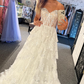 Robe de bal longue bleu clair en dentelle avec décolleté en cœur et fente nv857