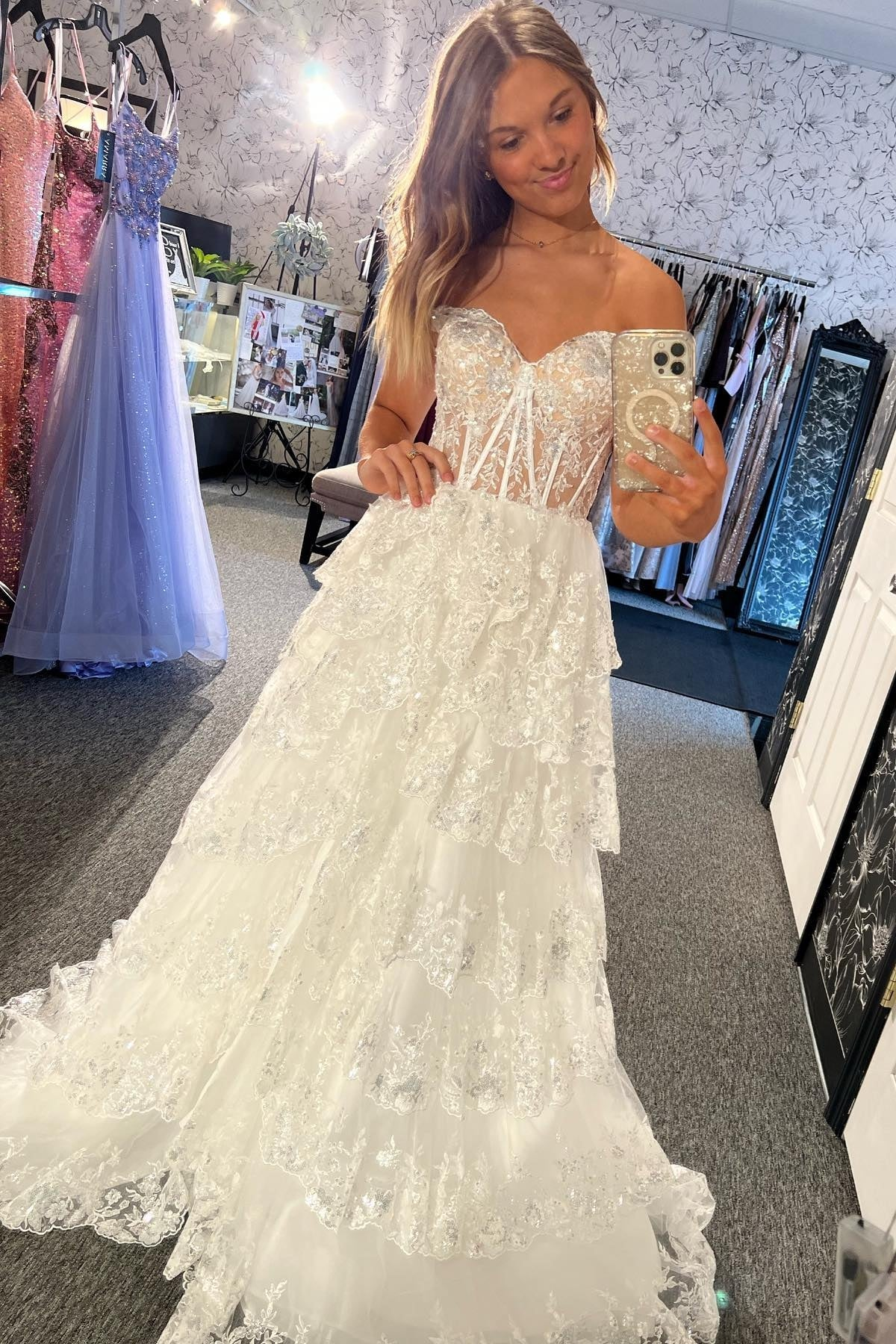 Robe de bal longue bleu clair en dentelle avec décolleté en cœur et fente nv857