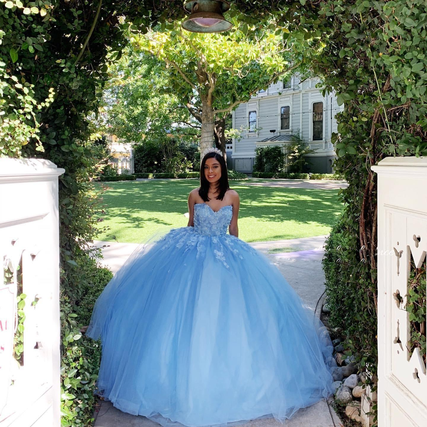 Himmelblaue Prinzessin Sexy Spitze Quinceanera Ballkleider Schatz Perlen Handgemachte Blumen Tüll Abend Party Sweet 16 Kleid Gala nv887