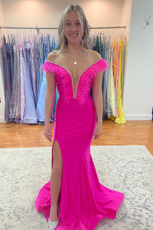 ROBE DE BAL LONGUE FUCHSIA À ÉPAULES DÉNUDÉES EN PLUMES DE SIRÈNE AVEC FENTE nv968