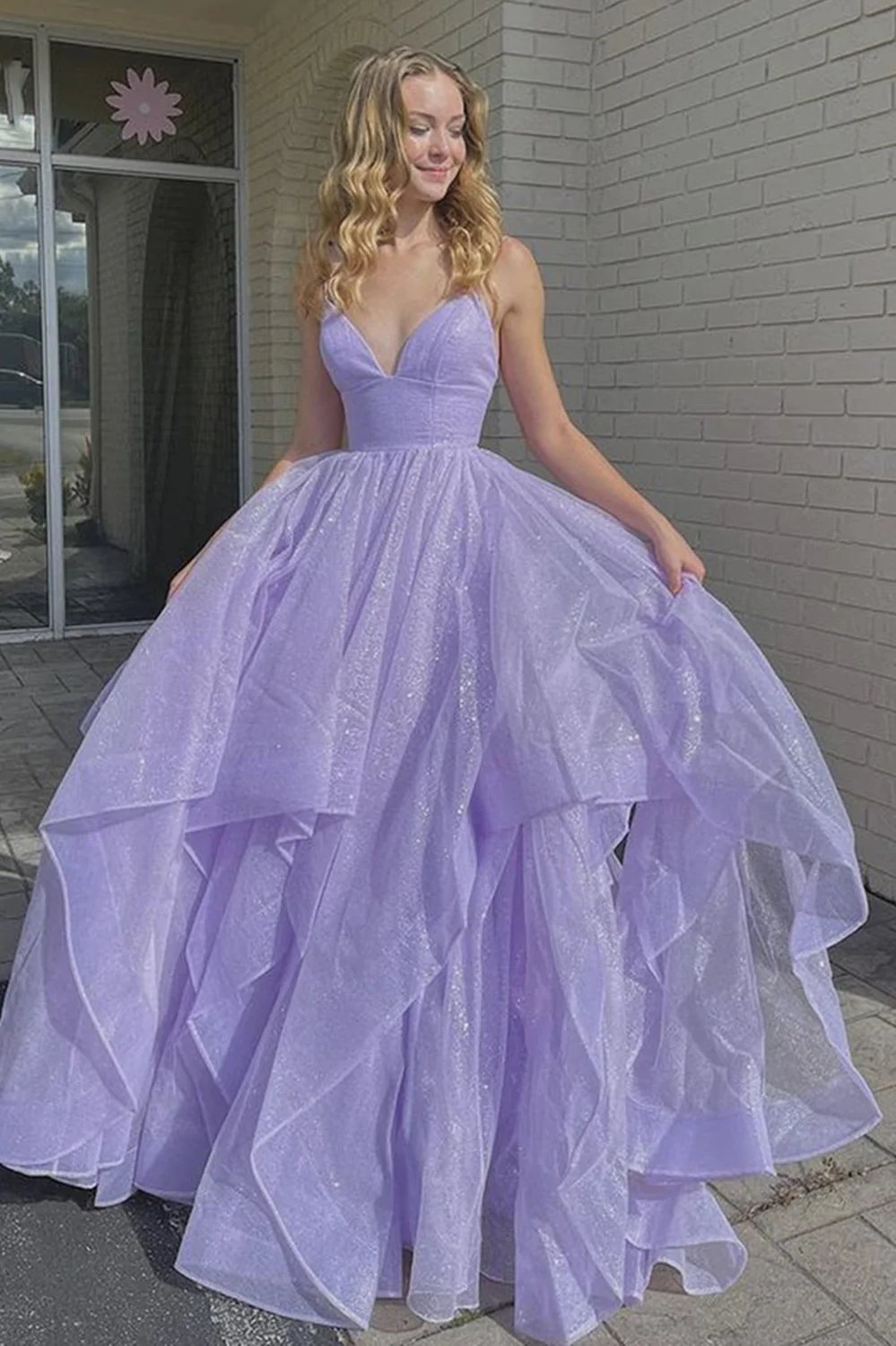 Lila langes Ballkleid mit glänzenden Pailletten und V-Ausschnitt, flauschiges lila Abendkleid, funkelndes lila Ballkleid nv129