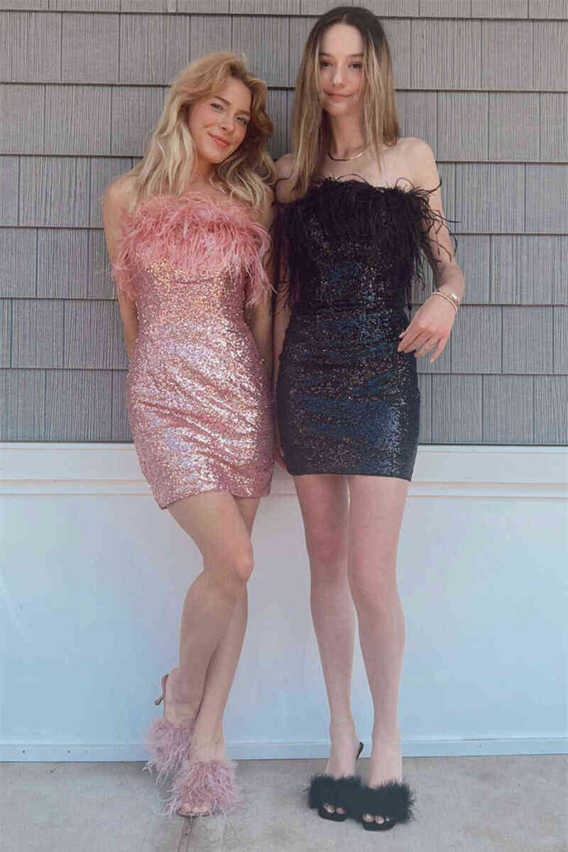 Trägerloses, enges lila Homecoming-Kleid mit Federn nv913