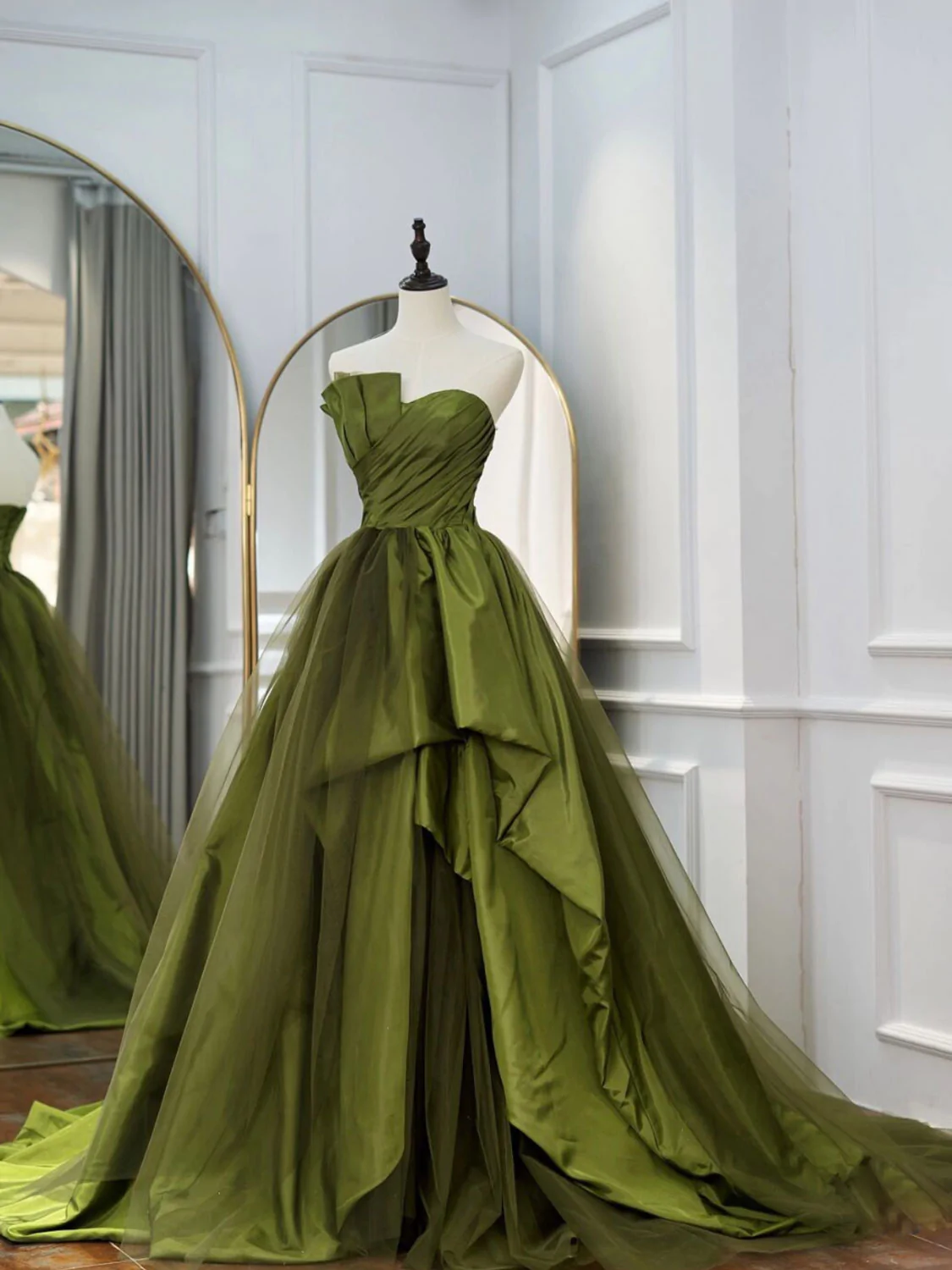 Grünes langes Ballkleid, Grünes langes Abendkleid aus Satin nv545