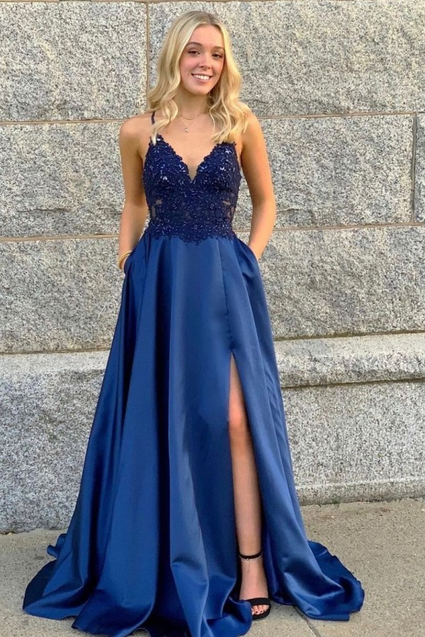 Robe de bal en satin bleu royal avec dentelle et col en V et bretelles spaghetti nv258