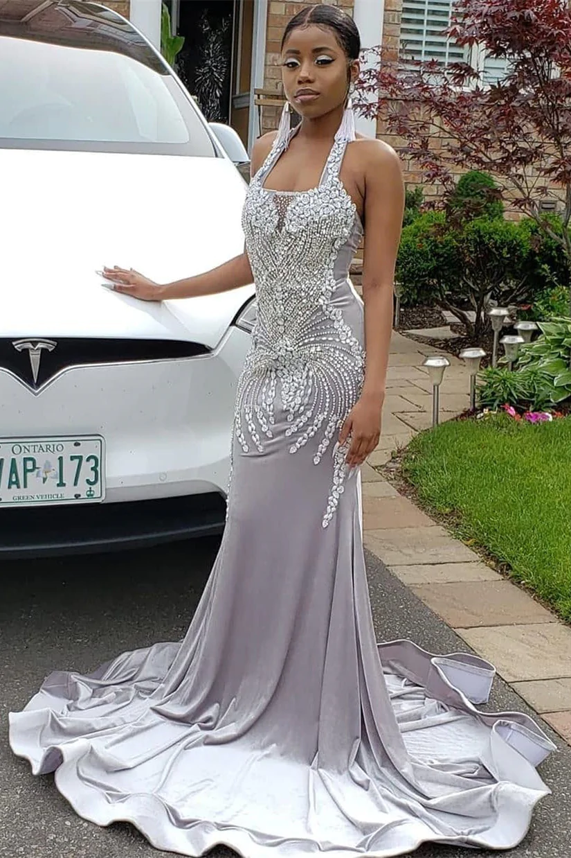 Neckholder-Ballkleid mit glänzendem Kristall in Silber nv362