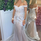Robe de bal longue en dentelle blanche à épaules dénudées et à appliques de style sirène nv348
