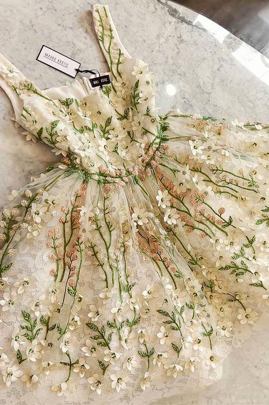 Wunderschöne knielange Ballkleider mit Blumenträgern Homecoming-Kleider nv527