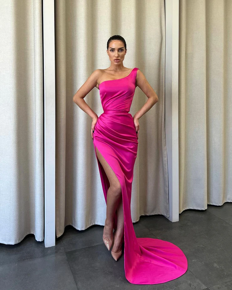 Charmantes Meerjungfrau-Abschlussballkleid mit einer Schulter und Schlitz in Pink, Satin, nv318
