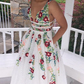 Langes weißes Ballkleid im Prinzessinnen-Stil mit V-Ausschnitt und Blumenstickerei, nv533