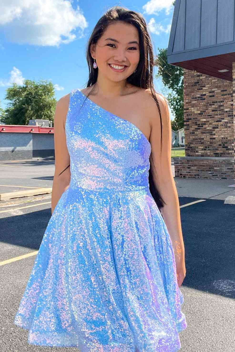 Süßes kurzes A-Linien-Homecoming-Kleid mit One-Shoulder-Träger und Pailletten nv235