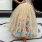 Elegantes trägerloses Sweetheart-Applikations-Tüll-Tee-Länge-Ballkleid nv528