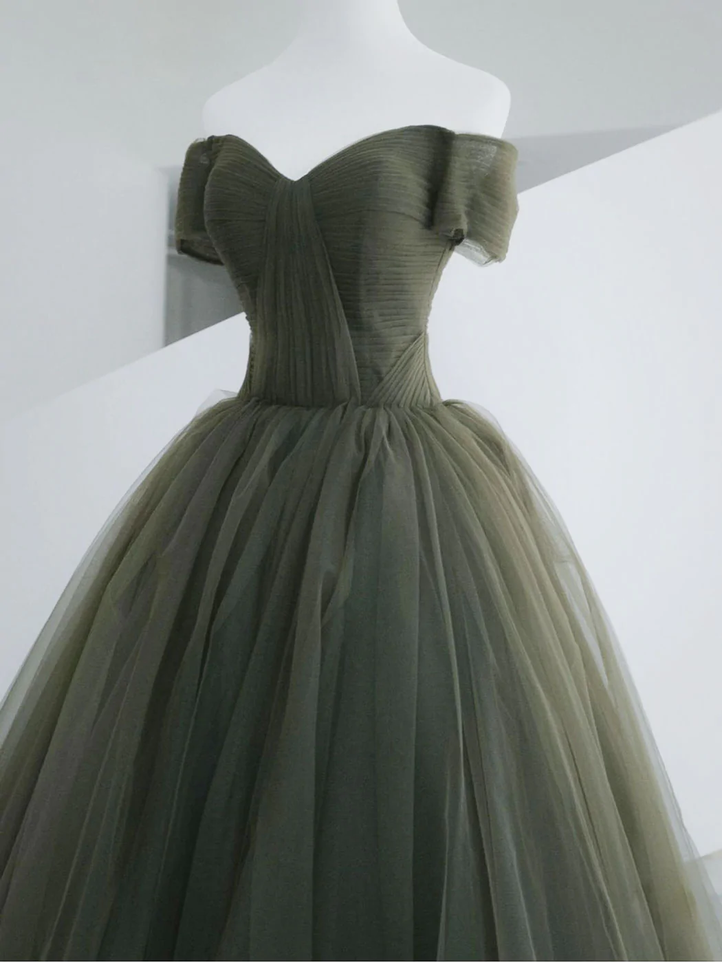 Grünes langes Ballkleid mit herzförmigem Ausschnitt und Schleppe, grünes Abendkleid, nv547