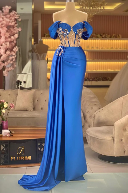Elegantes, blaues, schulterfreies, ärmelloses, perlenbesetztes Ballkleid mit Schlitz nv507