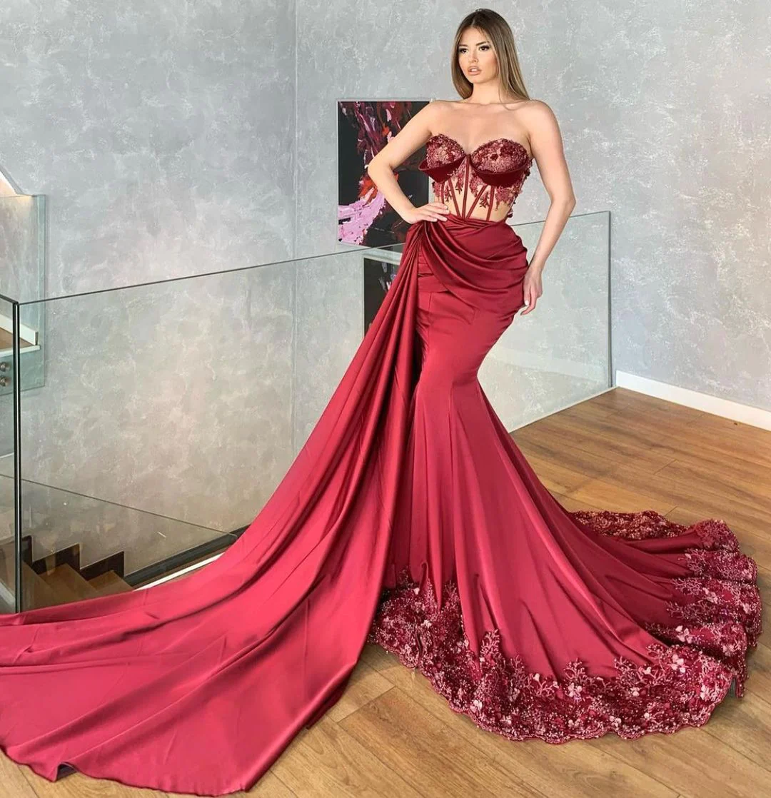 Charmante robe de bal sirène sans manches avec décolleté en cœur et applications florales nv967