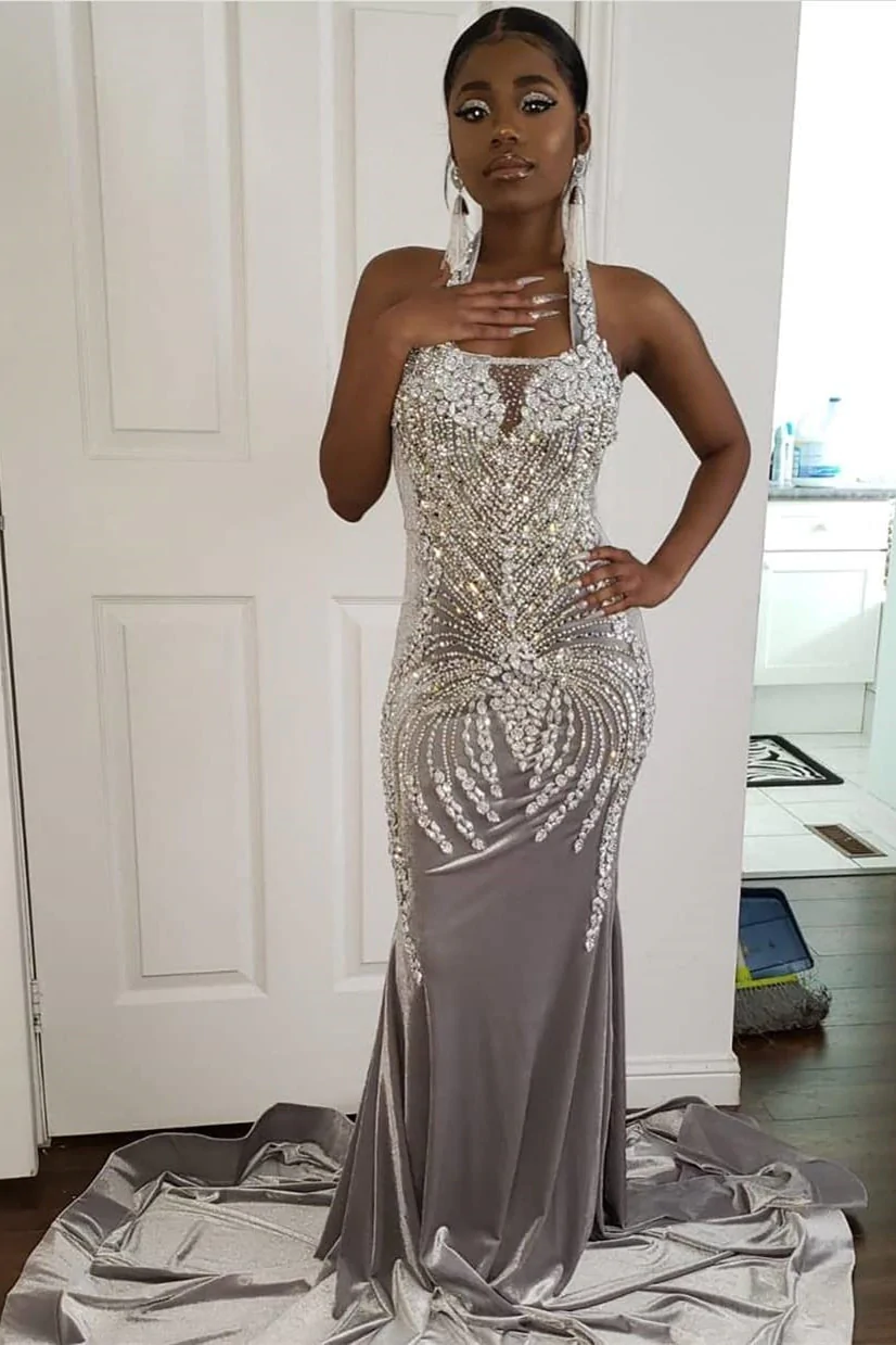 Neckholder-Ballkleid mit glänzendem Kristall in Silber nv362