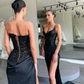 Einzigartiges schwarzes, trägerloses Ballkleid mit hohem Schlitz, Schnürung und Pailletten, nv149