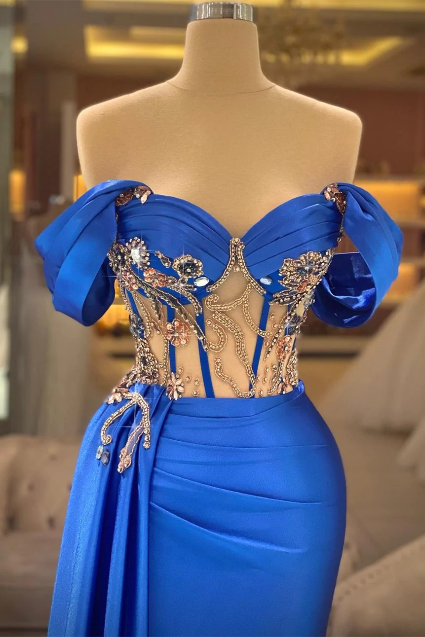 Elegantes, blaues, schulterfreies, ärmelloses, perlenbesetztes Ballkleid mit Schlitz nv507