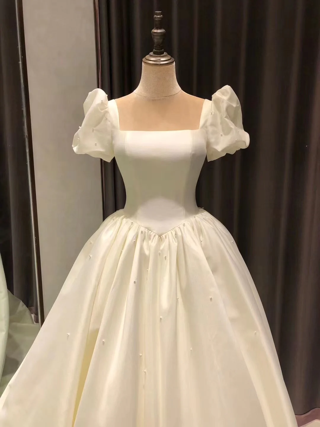 Weiß Vintage Elegante Perle Perlen A-linie Lange Satin Ballkleid Abendkleid Brautkleid nv388