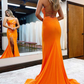 Langes Ballkleid mit Schlitz und One-Shoulder-Träger in Orange, mit Perlen besetzten Sternen nv239