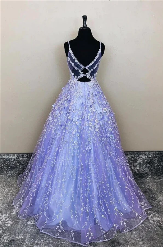 Robe de soirée longue en tulle violet avec appliques en dentelle nv816