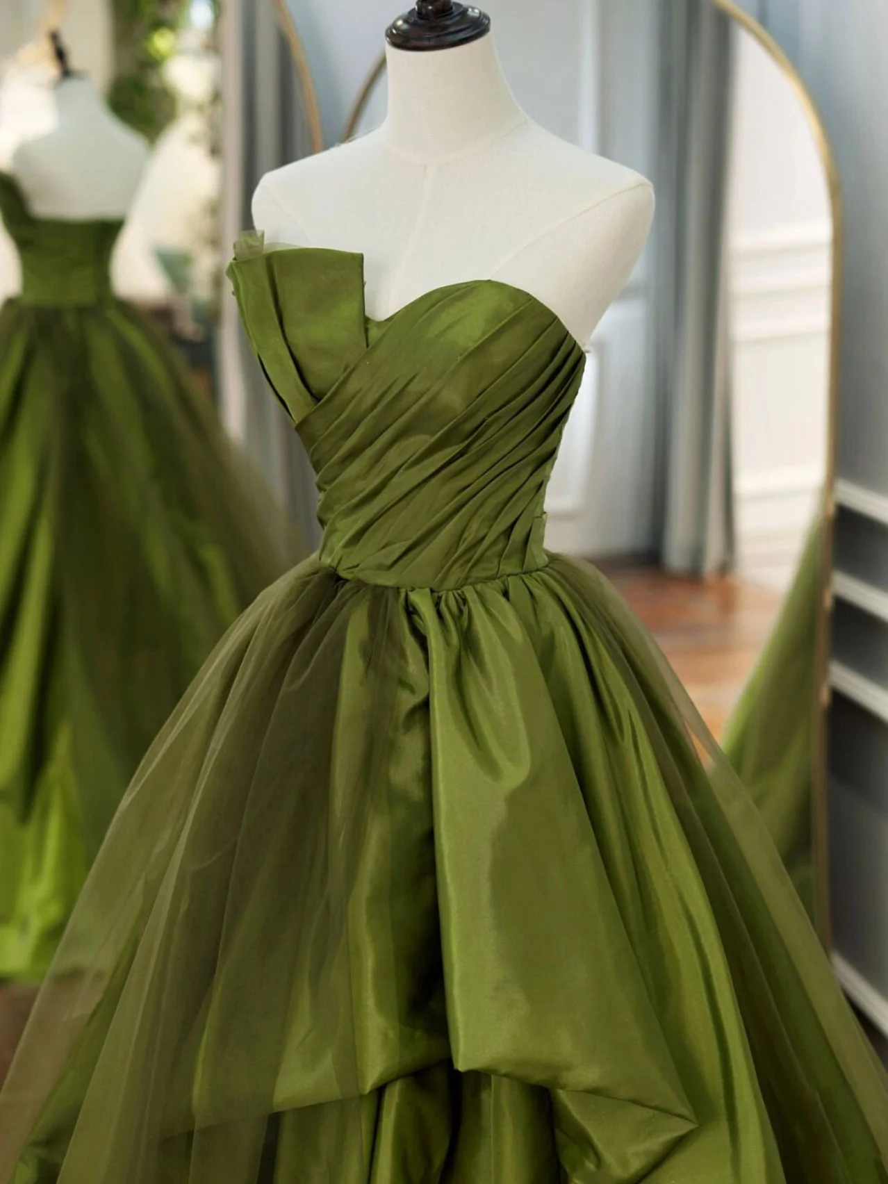Grünes langes Ballkleid, Grünes langes Abendkleid aus Satin nv545
