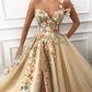 Schickes Tüll-Abendkleid mit herzförmigem Ausschnitt und Schlitz vorne, Applikationen und Blumen, NV152