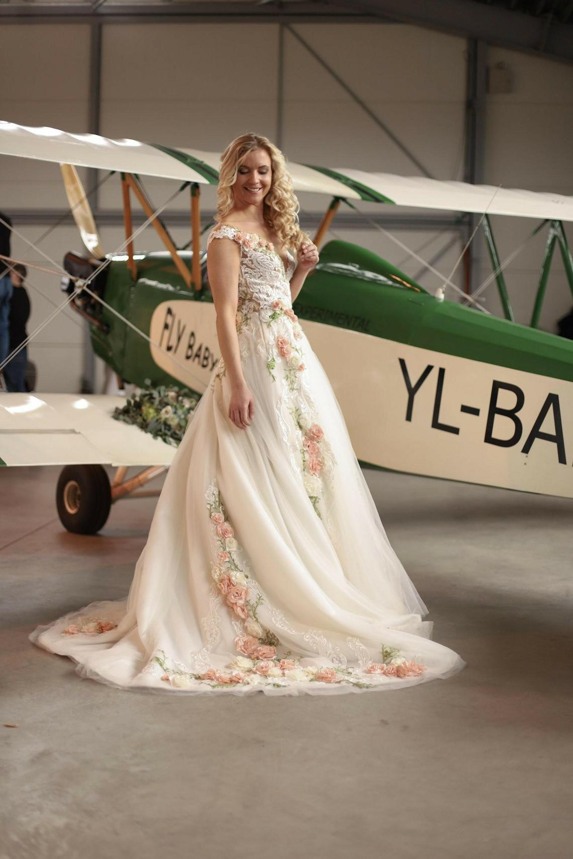 Prinzessin Ballkleid V-Ausschnitt Tüll Weiß Brautkleider Schickes Ballkleid nv532