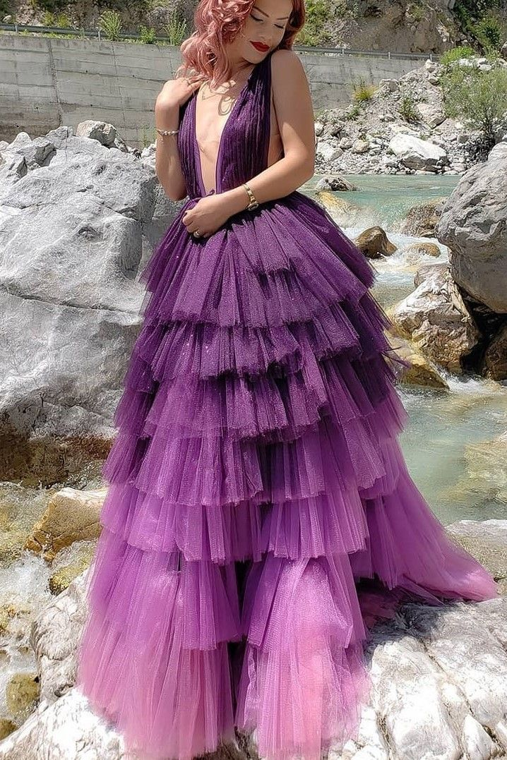 Robe de soirée sexy en tulle violet à plusieurs niveaux et décolleté en V profond nv559