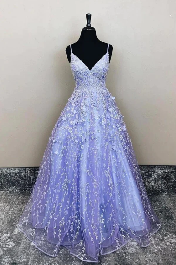Robe de soirée longue en tulle violet avec appliques en dentelle nv816