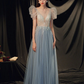 Graublaues langes Ballkleid mit V-Ausschnitt und Pailletten aus Tüll, graublaues Abendkleid nv422