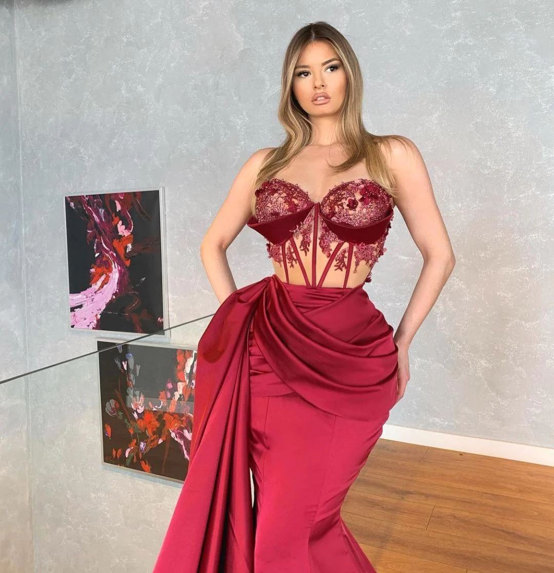 Charmante robe de bal sirène sans manches avec décolleté en cœur et applications florales nv967