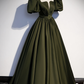 LANGES ABENDKLEID AUS GRÜNEM SATIN, A-LINIE, nv390