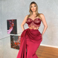 Bezauberndes ärmelloses Meerjungfrau-Ballkleid mit Blumenapplikationen nv355