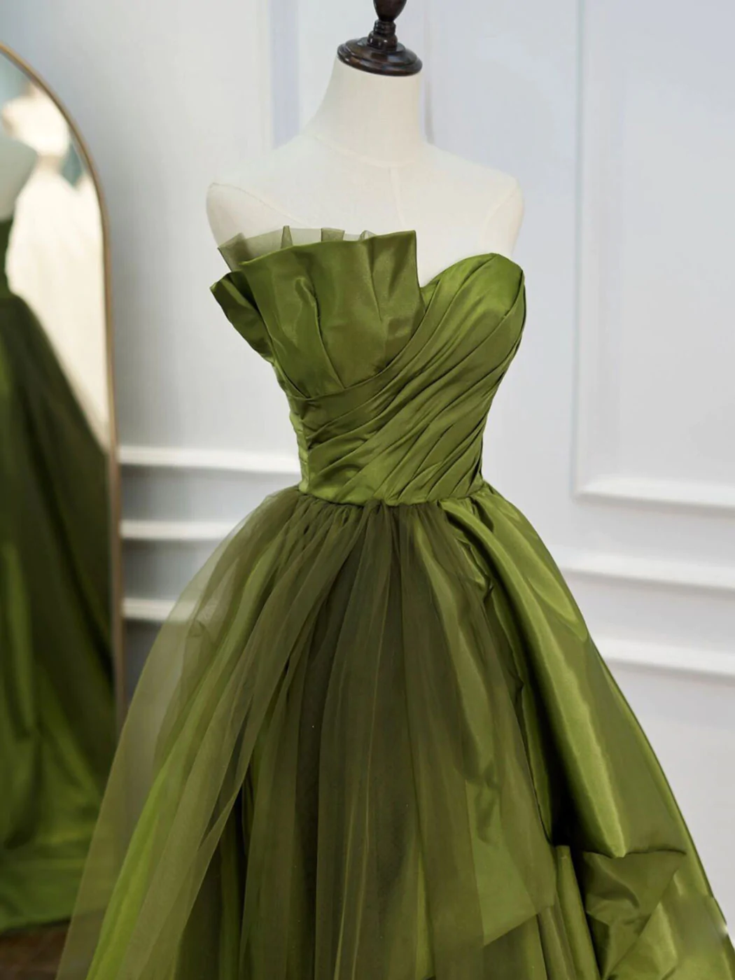Grünes langes Ballkleid, Grünes langes Abendkleid aus Satin nv545