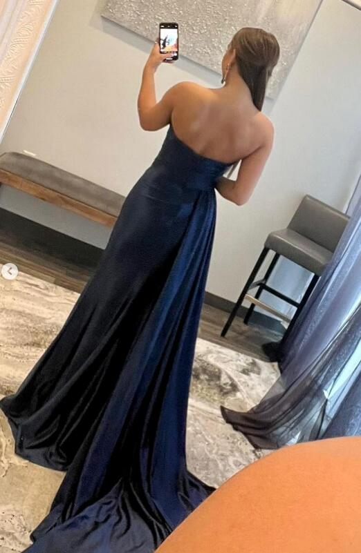 Trägerloses langes Ballkleid mit Schlitz nv1023