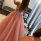 Lange Ballkleider mit V-Ausschnitt, offenem Rücken und Perlenbesatz aus rosa Spitze, formelle Kleider aus rosa Tüll mit Spitzenapplikationen, Abendkleider aus rosa Spitze nv186