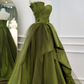 Grünes langes Ballkleid, Grünes langes Abendkleid aus Satin nv545